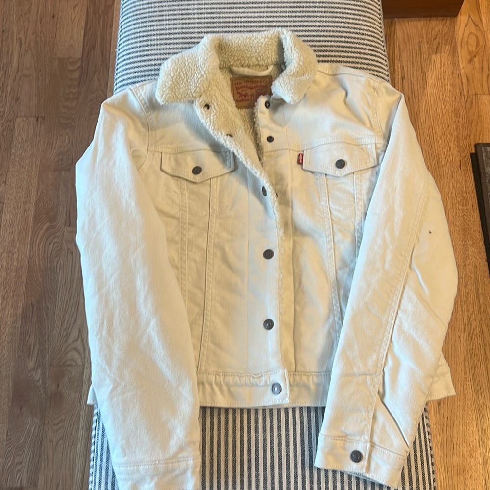 Cream Levi jean jacket sherpa inside Worn Once M / L
